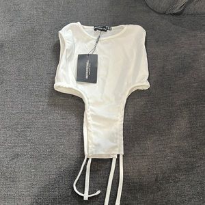 PrettyLittleThing Side ruched Cropped Top